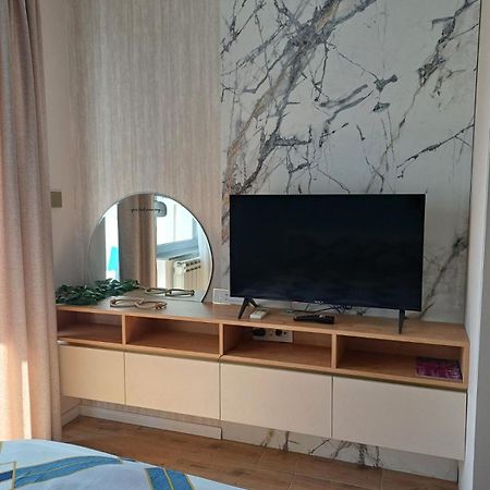 Apartment Centrum - Free Private Parking โนวีซาด ภายนอก รูปภาพ