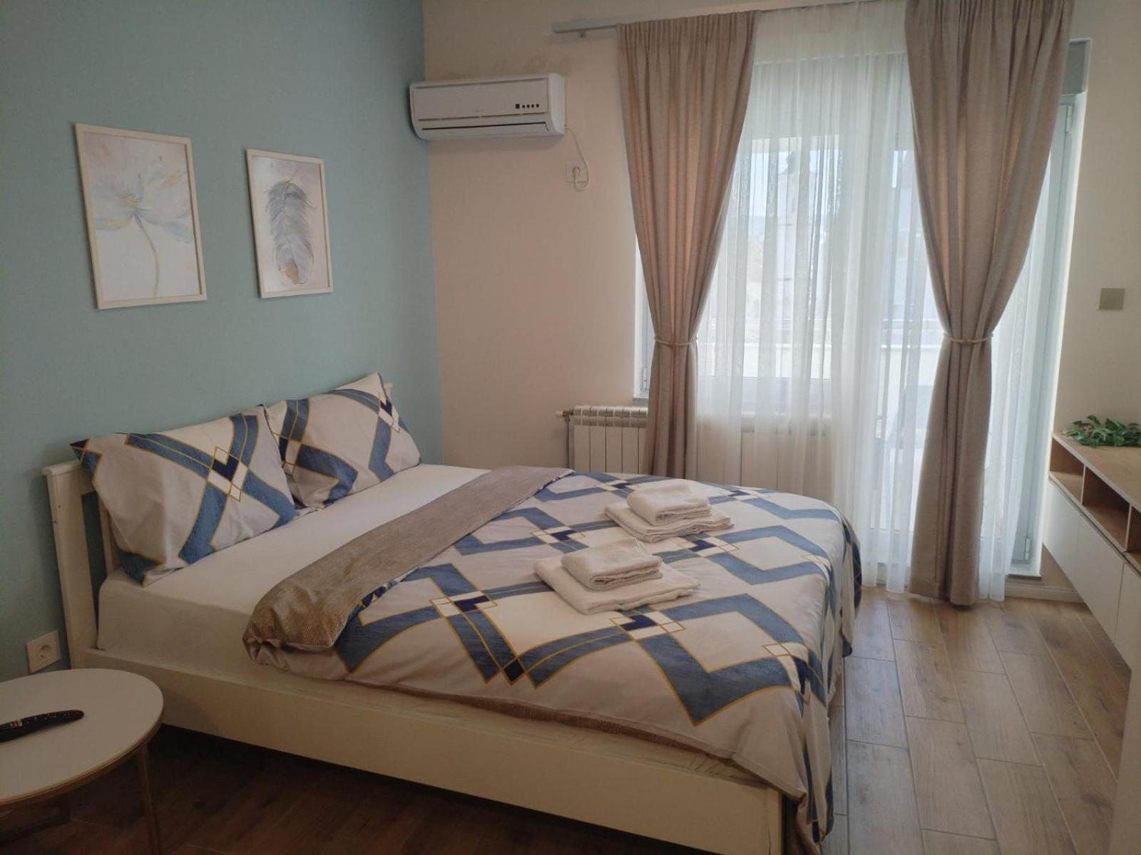 Apartment Centrum - Free Private Parking โนวีซาด ภายนอก รูปภาพ