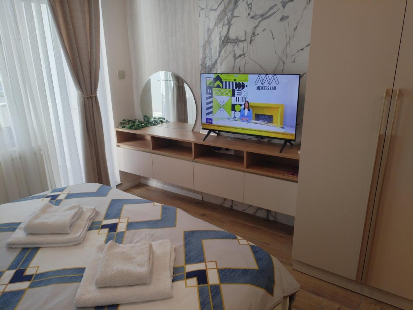 Apartment Centrum - Free Private Parking โนวีซาด ภายนอก รูปภาพ