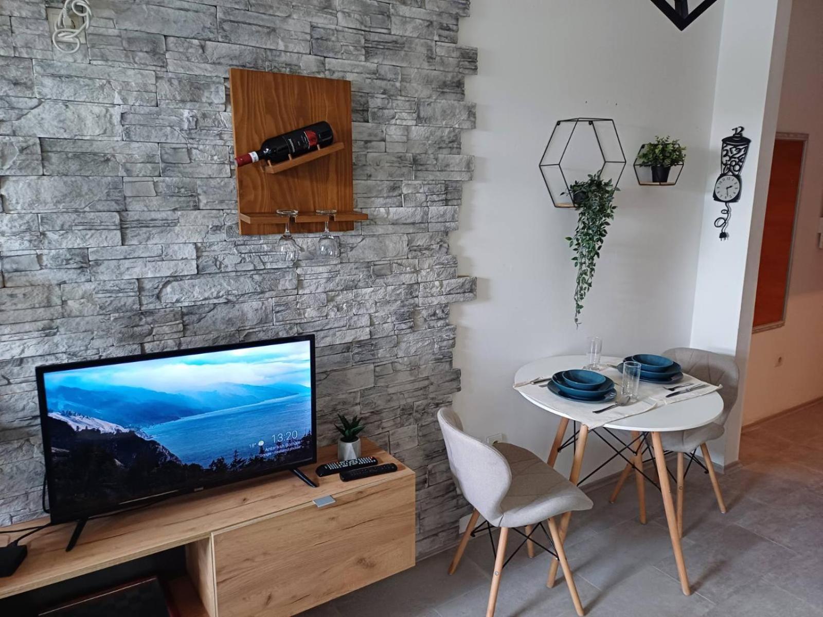 Apartment Centrum - Free Private Parking โนวีซาด ภายนอก รูปภาพ